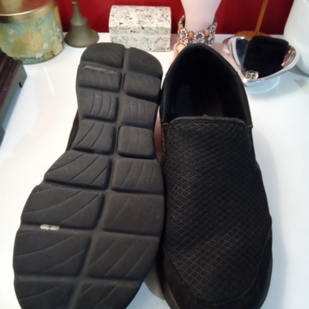 Skechers Black Slip-On Loafers with Breathable Design - Picture 4 of 9